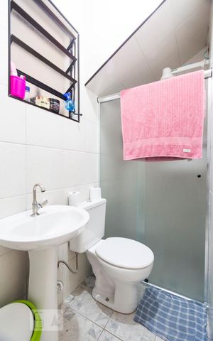 Casa para alugar com 400m², 3 quartos e 8 vagasBanheiro de serviço