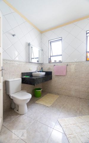 Casa para alugar com 400m², 3 quartos e 8 vagasBanheiro social
