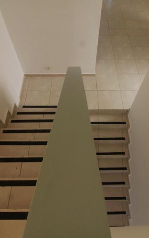 Casa para alugar com 300m², 5 quartos e 6 vagasEscadas