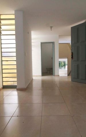 Casa para alugar com 300m², 5 quartos e 6 vagasEntrada
