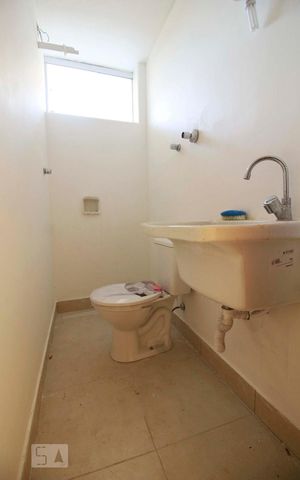 Casa para alugar com 300m², 5 quartos e 6 vagasBanheiro