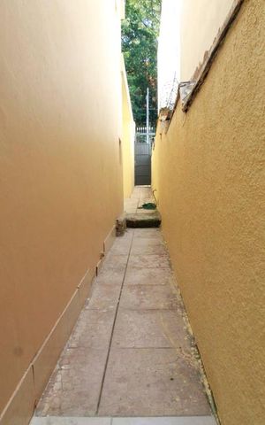 Casa para alugar com 300m², 5 quartos e 6 vagasCorredor externo