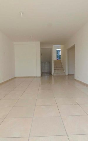 Casa para alugar com 300m², 5 quartos e 6 vagasSala