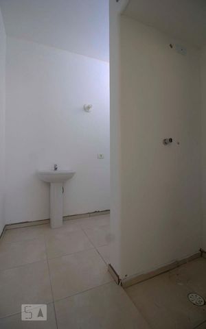 Casa para alugar com 300m², 5 quartos e 6 vagasBanheiro 2