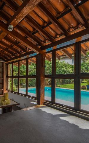 Casa à venda com 750m², 4 quartos e 2 vagas Casa à venda com 750m², 4 quartos e 2 vagasEscriório Externo
