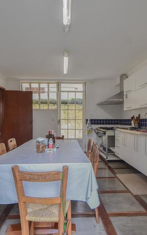 Casa à venda com 750m², 4 quartos e 2 vagas Casa à venda com 750m², 4 quartos e 2 vagasCozinha