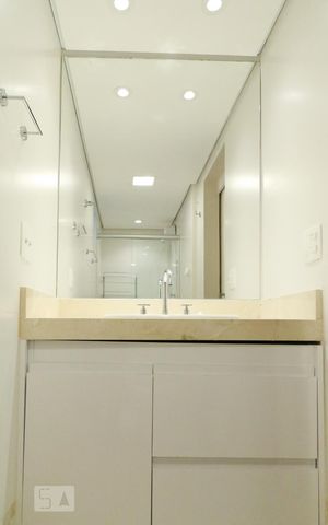 Apartamento para alugar com 70m², 2 quartos e 1 vaga Apartamento para alugar com 70m², 2 quartos e 1 vagaBanheiro da suíte