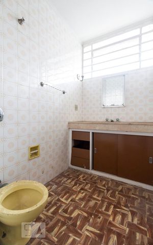 Casa para alugar com 150m², 3 quartos e 2 vagasBanheiro social
