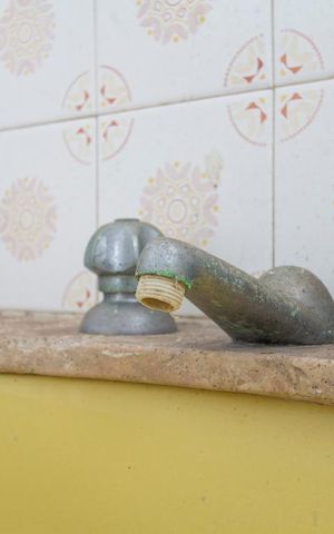 Casa para alugar com 150m², 3 quartos e 2 vagasBanheiro social
