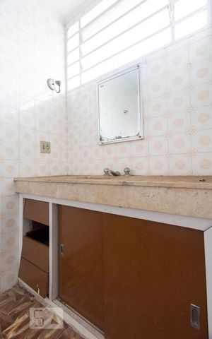 Casa para alugar com 150m², 3 quartos e 2 vagasBanheiro social