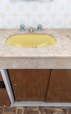 Casa para alugar com 150m², 3 quartos e 2 vagasBanheiro social