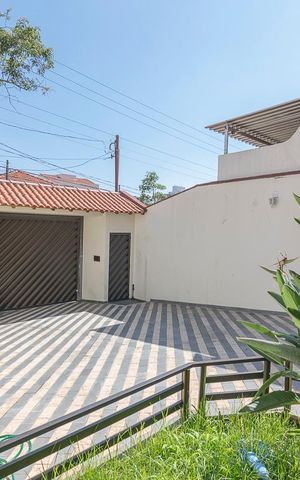 Casa à venda com 195m², 3 quartos e 6 vagas Casa à venda com 195m², 3 quartos e 6 vagasGaragem
