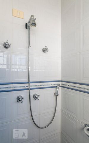 Casa à venda com 195m², 3 quartos e 6 vagas Casa à venda com 195m², 3 quartos e 6 vagasDucha