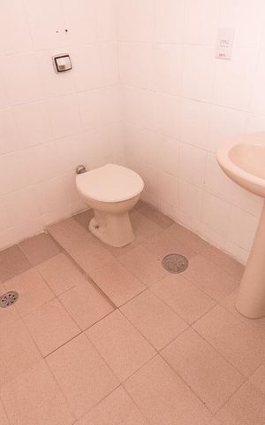 Casa à venda com 170m², 3 quartos e 2 vagasBanheiro 