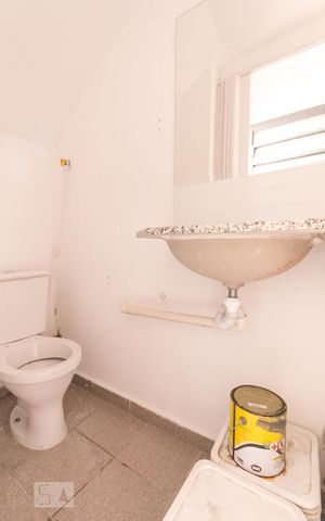 Casa à venda com 170m², 3 quartos e 2 vagasBanheiro da garagem 