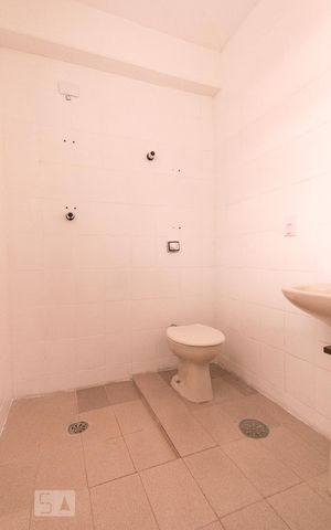 Casa à venda com 170m², 3 quartos e 2 vagasBanheiro 