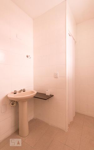 Casa à venda com 170m², 3 quartos e 2 vagasBanheiro 