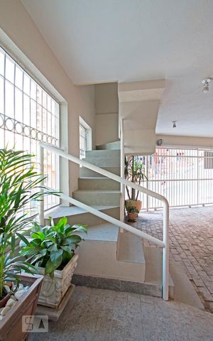 Studio para alugar com 32m², 1 quarto e sem vaga Studio para alugar com 32m², 1 quarto e sem vagaEntrada
