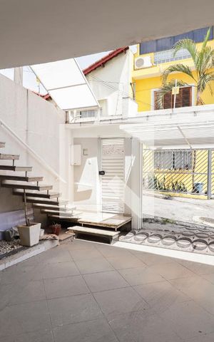 Casa à venda com 144m², 3 quartos e 4 vagas Casa à venda com 144m², 3 quartos e 4 vagasGaragem