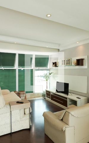 Casa à venda com 144m², 3 quartos e 4 vagas Casa à venda com 144m², 3 quartos e 4 vagasSala