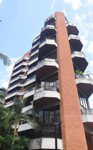 Apartamento para alugar com 352m², 4 quartos e 4 vagas Apartamento para alugar com 352m², 4 quartos e 4 vagasFachada