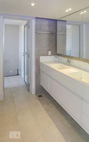 Apartamento à venda com 142m², 2 quartos e 2 vagasBanheiro suíte