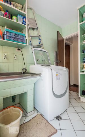 Casa à venda com 250m², 4 quartos e 4 vagasÁrea de Serviço