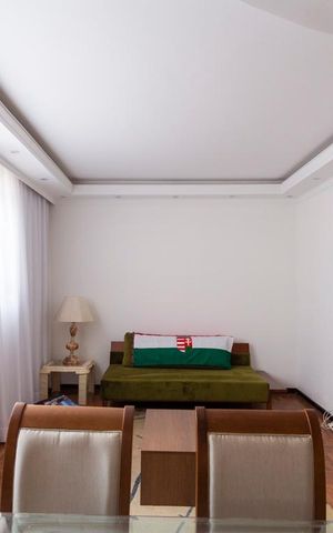 Casa para alugar com 200m², 3 quartos e 2 vagasSala