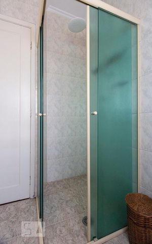 Casa para alugar com 200m², 3 quartos e 2 vagasBanheiro social