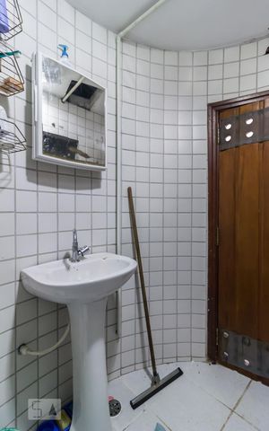 Casa à venda com 300m², 4 quartos e 4 vagasBanheiro suíte 2