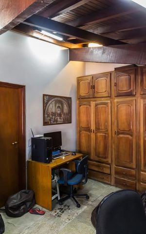 Casa à venda com 300m², 4 quartos e 4 vagasSuíte 2