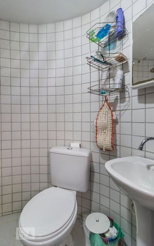 Casa à venda com 300m², 4 quartos e 4 vagasBanheiro suíte 2