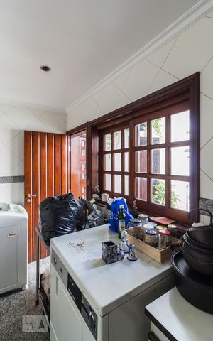 Casa à venda com 300m², 4 quartos e 4 vagasÁrea de serviço