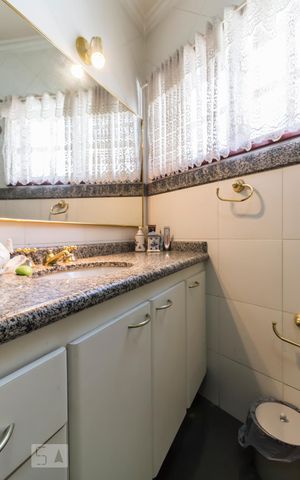 Casa à venda com 300m², 4 quartos e 4 vagasBanheiro suíte 1