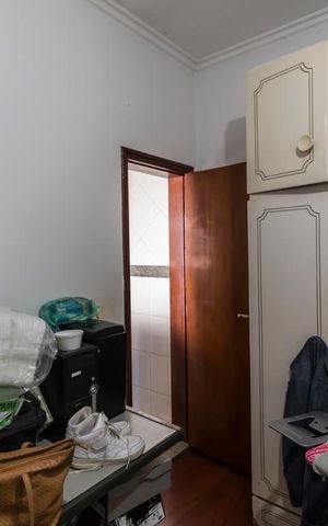 Casa à venda com 300m², 4 quartos e 4 vagasQuarto de serviço