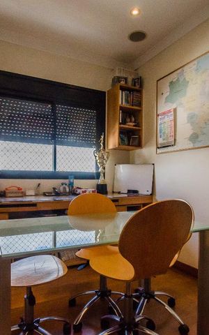 Apartamento à venda com 319m², 4 quartos e 5 vagas Apartamento à venda com 319m², 4 quartos e 5 vagasSuíte 3
