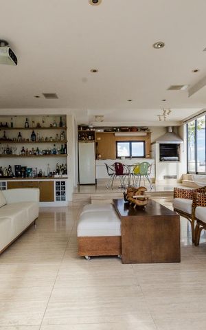 Apartamento à venda com 319m², 4 quartos e 5 vagas Apartamento à venda com 319m², 4 quartos e 5 vagasSala Piso Superior