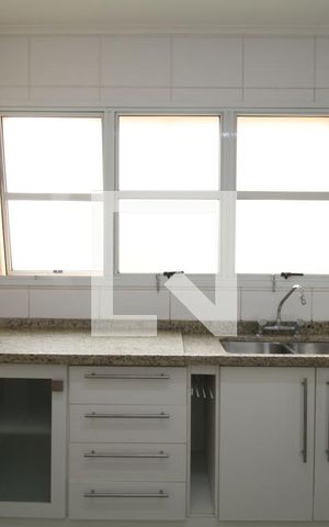 Apartamento para alugar com 153m², 3 quartos e 3 vagasCozinha - Armários
