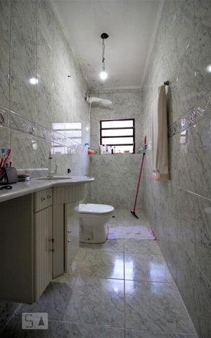 Casa à venda com 126m², 4 quartos e 2 vagasBanheiro