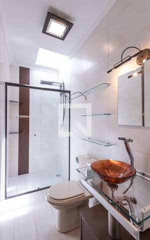 Casa de condomínio à venda com 180m², 3 quartos e 3 vagasBanheiro da Suíte