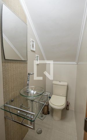 Casa de condomínio à venda com 180m², 3 quartos e 3 vagasLavabo