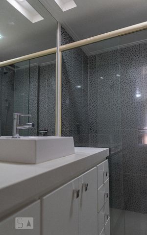 Apartamento para alugar com 140m², 4 quartos e 2 vagas Apartamento para alugar com 140m², 4 quartos e 2 vagasBanheiro da Suíte 01