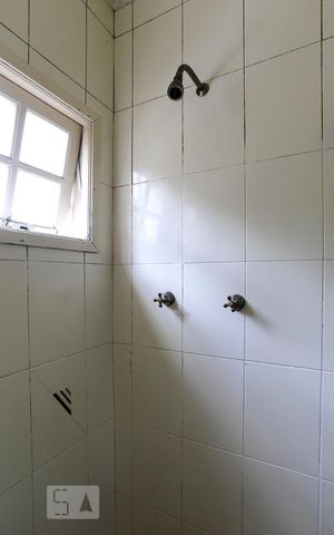 Casa para alugar com 190m², 4 quartos e 2 vagas Casa para alugar com 190m², 4 quartos e 2 vagasBanheiro da Suite 3