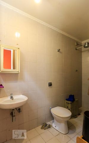 Casa para alugar com 190m², 4 quartos e 2 vagas Casa para alugar com 190m², 4 quartos e 2 vagasBanheiro de Serviço