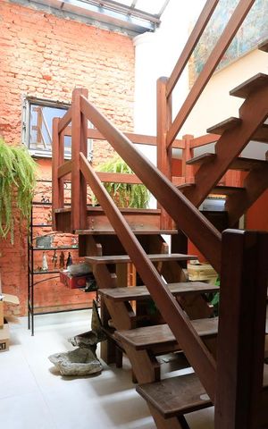 Casa para alugar com 190m², 4 quartos e 2 vagas Casa para alugar com 190m², 4 quartos e 2 vagasEscada