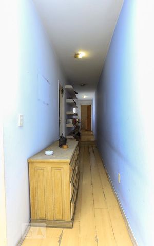 Casa para alugar com 190m², 4 quartos e 2 vagas Casa para alugar com 190m², 4 quartos e 2 vagasCorredor
