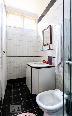 Casa para alugar com 190m², 4 quartos e 2 vagas Casa para alugar com 190m², 4 quartos e 2 vagasBanheiro da Suite 1