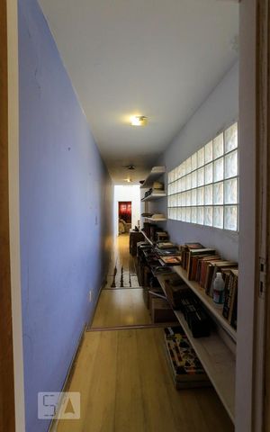 Casa para alugar com 190m², 4 quartos e 2 vagas Casa para alugar com 190m², 4 quartos e 2 vagasCorredor