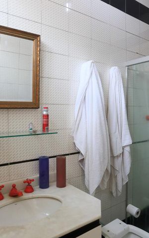 Casa para alugar com 190m², 4 quartos e 2 vagas Casa para alugar com 190m², 4 quartos e 2 vagasBanheiro da Suite 1