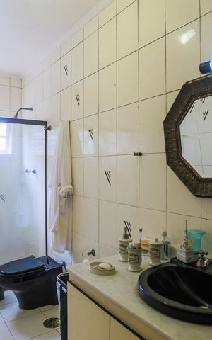 Casa para alugar com 190m², 4 quartos e 2 vagas Casa para alugar com 190m², 4 quartos e 2 vagasBanheiro da Suite 3